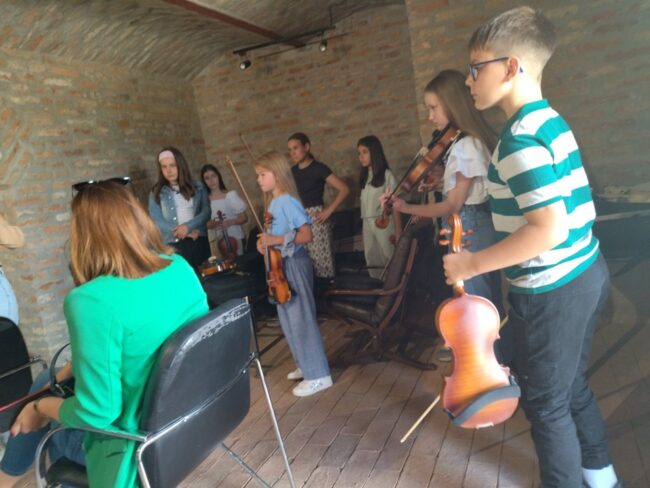 IMG-efa555fd62c38ff7c64cedff8ea65078-V