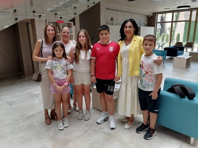 IMG-f2a9f08fb22c0335e9c25a085241026b-V