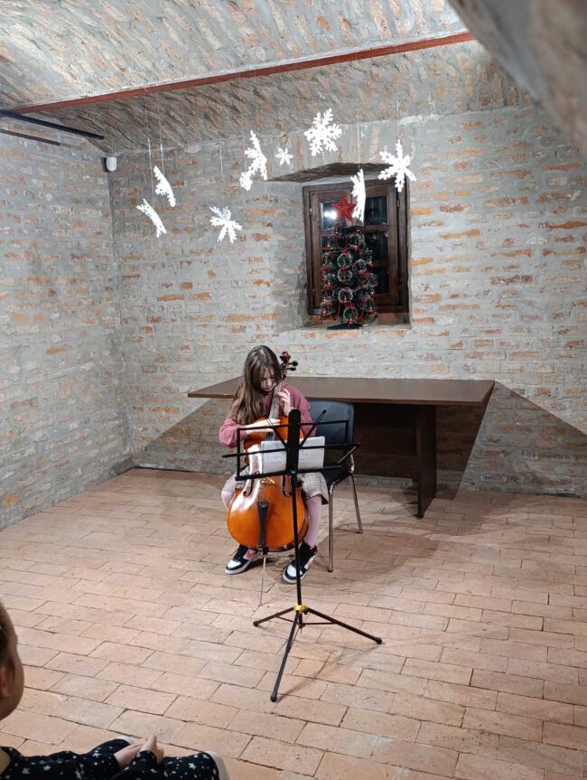 IMG-d8b9d6fd97fac63ac45e22228fe46380-V